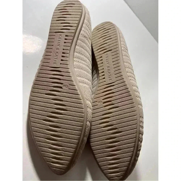 Kelly & Katie - Picture 2 of 3